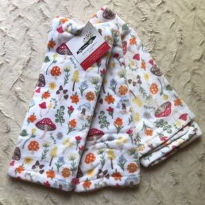 Cynthia Rowley Mushrooms Flowers Kitchen Towels